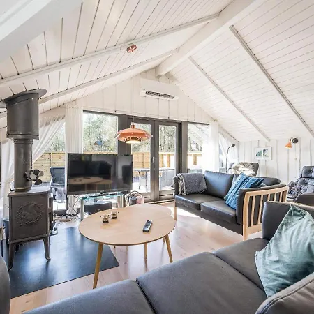 Holiday home Holiday Lxxi